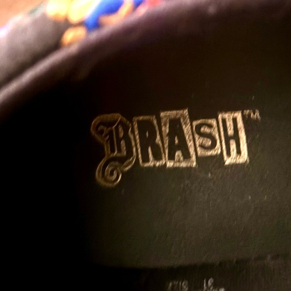 Brash Black Floral Slip-On Shoes with Asian Brocade Metallic Embroidery, Size 9 - Picture 5 of 6